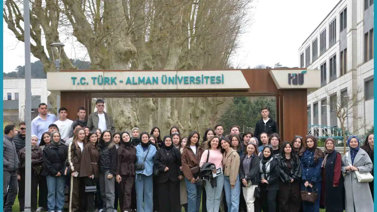 Geleceğin üniversitelileri İstanbul’da buluştu: Kaynaşlılı gençler rotayı Türk-Alman Üniversitesi’ne çevirdi