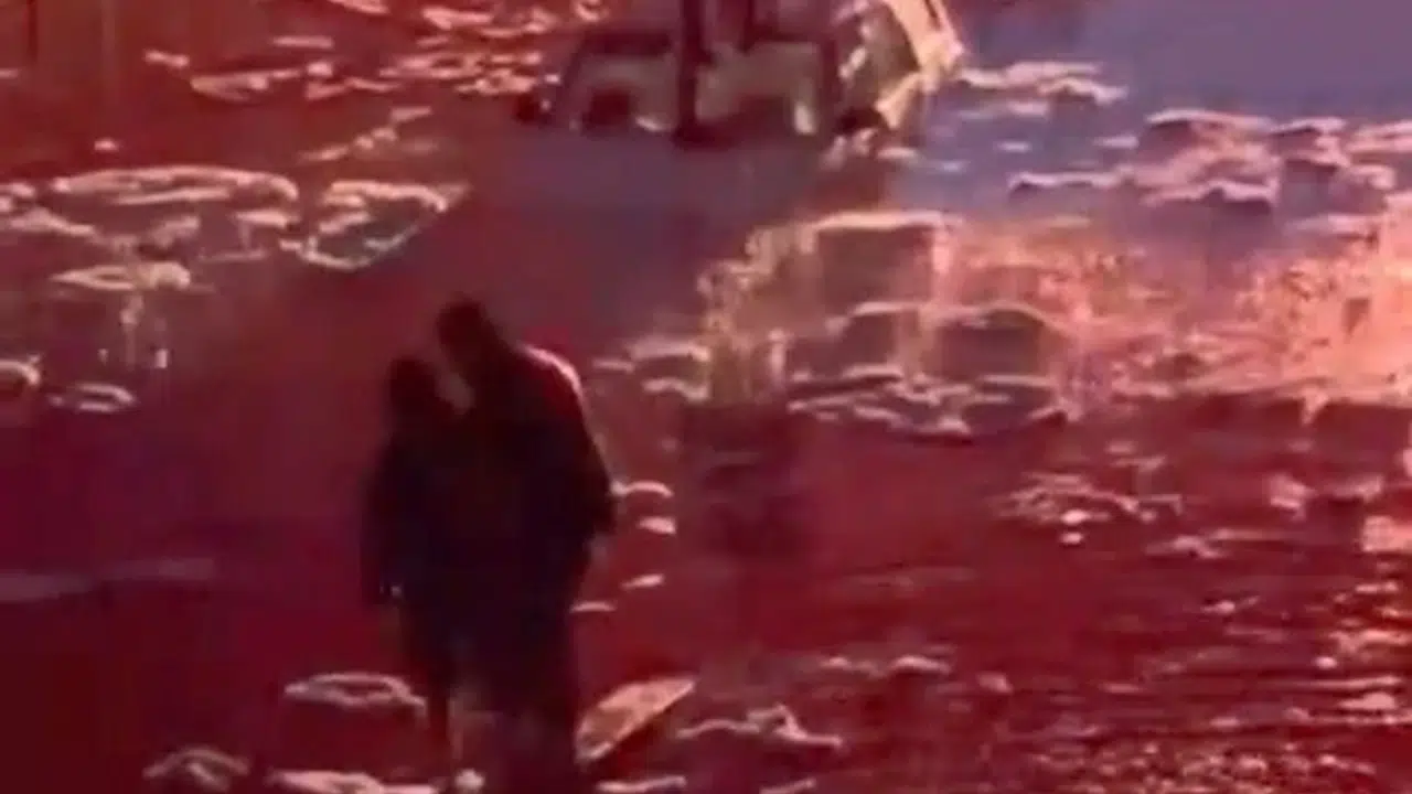 Elazığ’da kabus dolu dakikalar: Sulara gömülen araçtan son anda kurtarıldılar