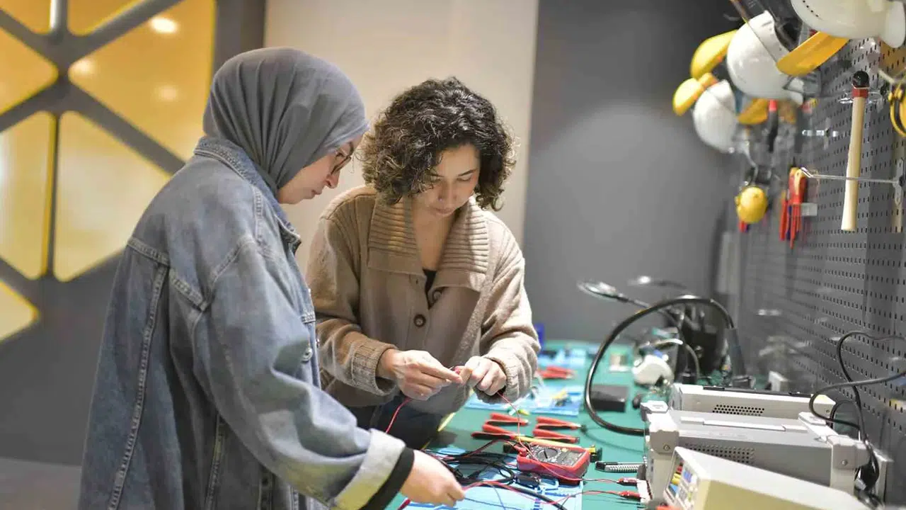 Muğla'da teknoloji rüzgarı: Genç beyinlerin yeni üretim üssü kapılarını açtı