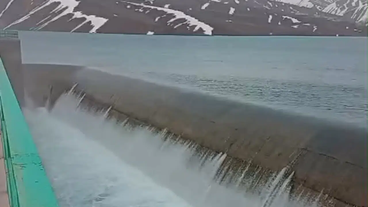 Yüksekova’nın bereket kaynağı taştı: Dilimli Barajı’nda yüzler gülüyor