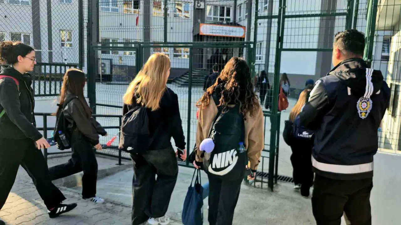 Bartın’da eğitim seferberliği: Polis ekipleri öğrencilerin huzuru için sahaya indi