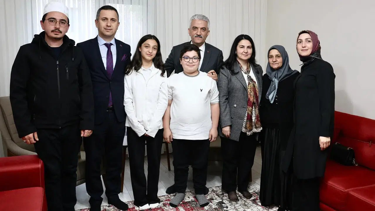 Düzce'de vefa ziyareti: Vali Makas şehit evinde dualarla ağırlandı