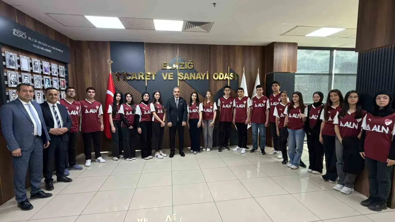 Başkan Alan sözünü tuttu: Gençlerin kalbi Elazığspor aşkıyla attı