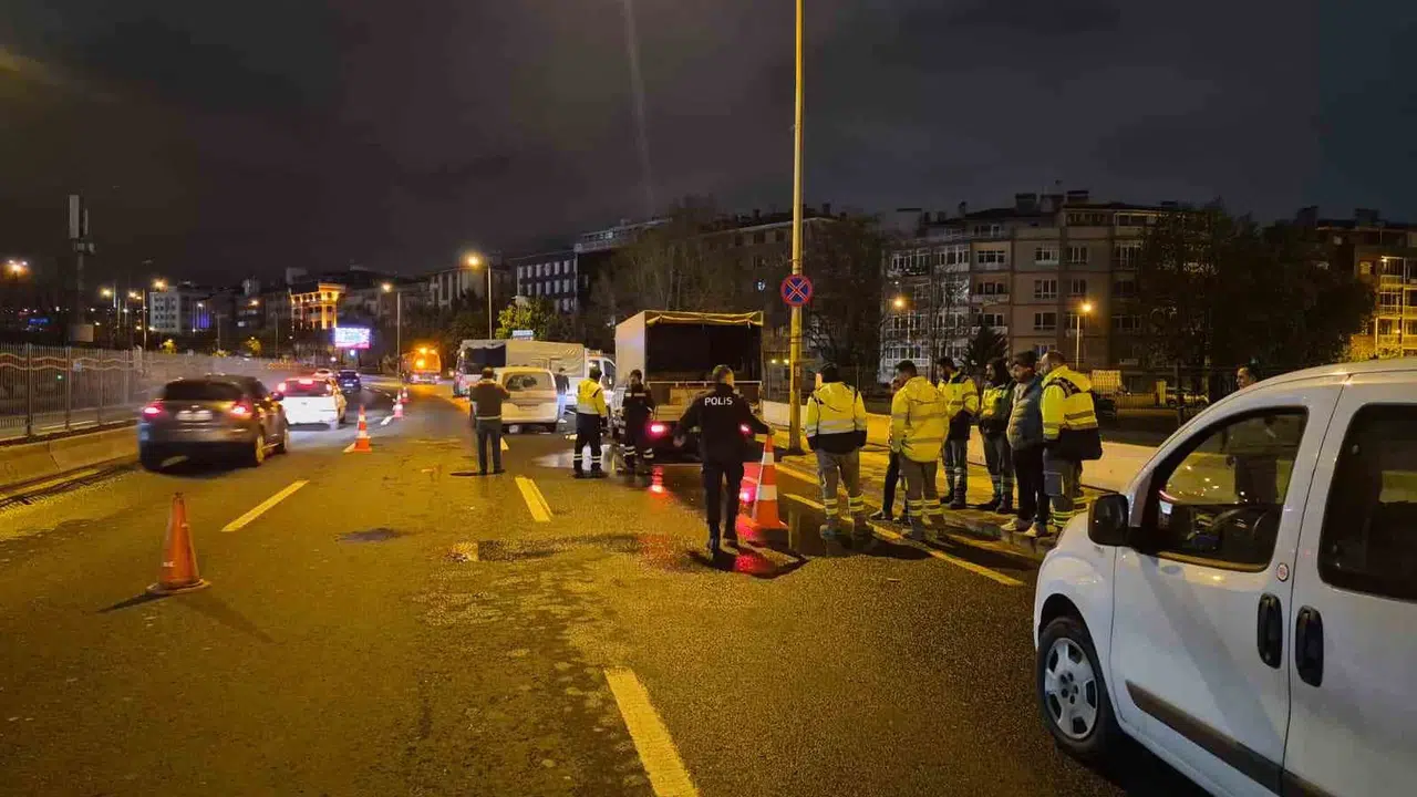 Başkentte gece yarısı dehşeti: Şerit ihlali motosikletliyi hayattan kopardı