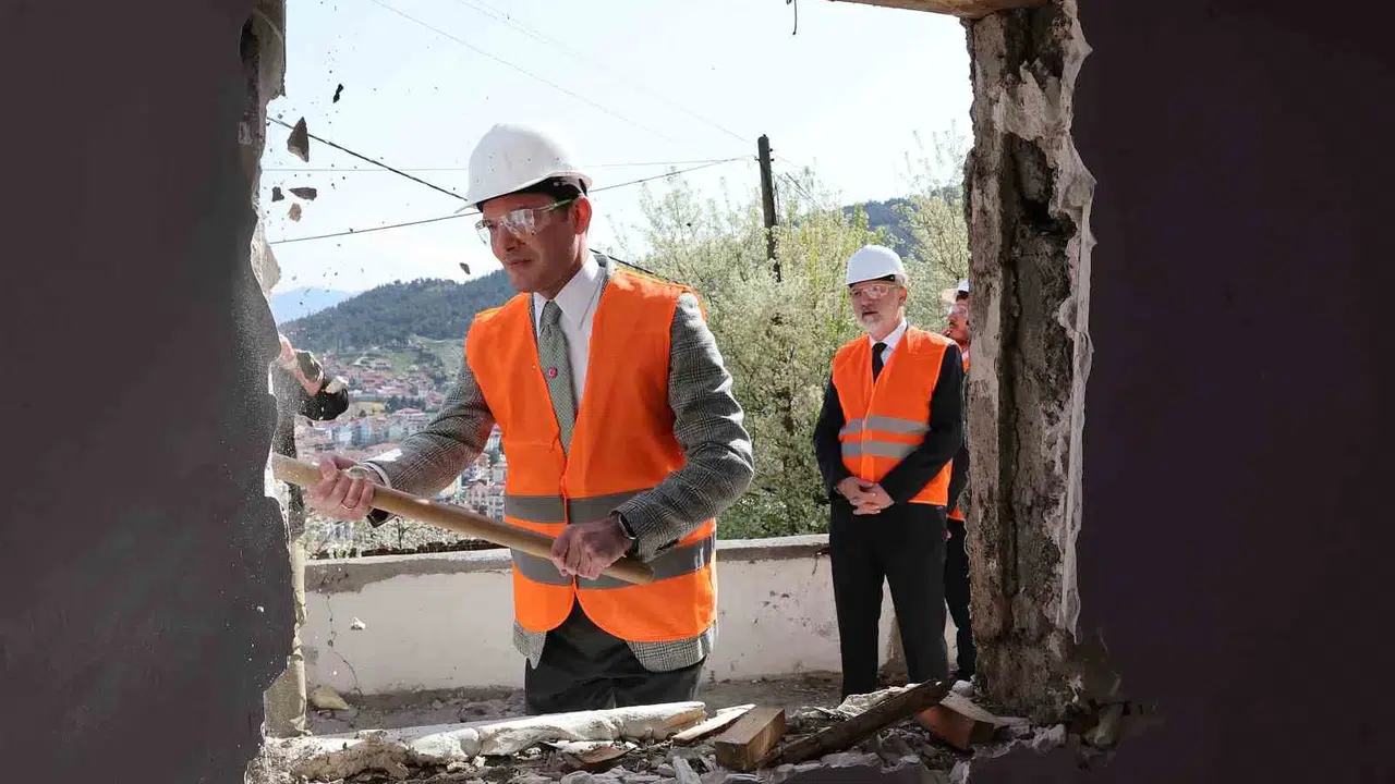 Tokat'ta değişim vakti: Başkan Yazıcıoğlu kepçenin başına geçti, dönüşüm için ilk darbe vuruldu