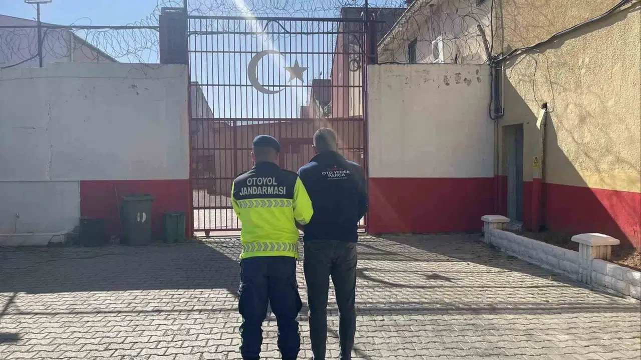 Germencik'te kaçak geçişe jandarma engeli: Organizatör tutuklandı