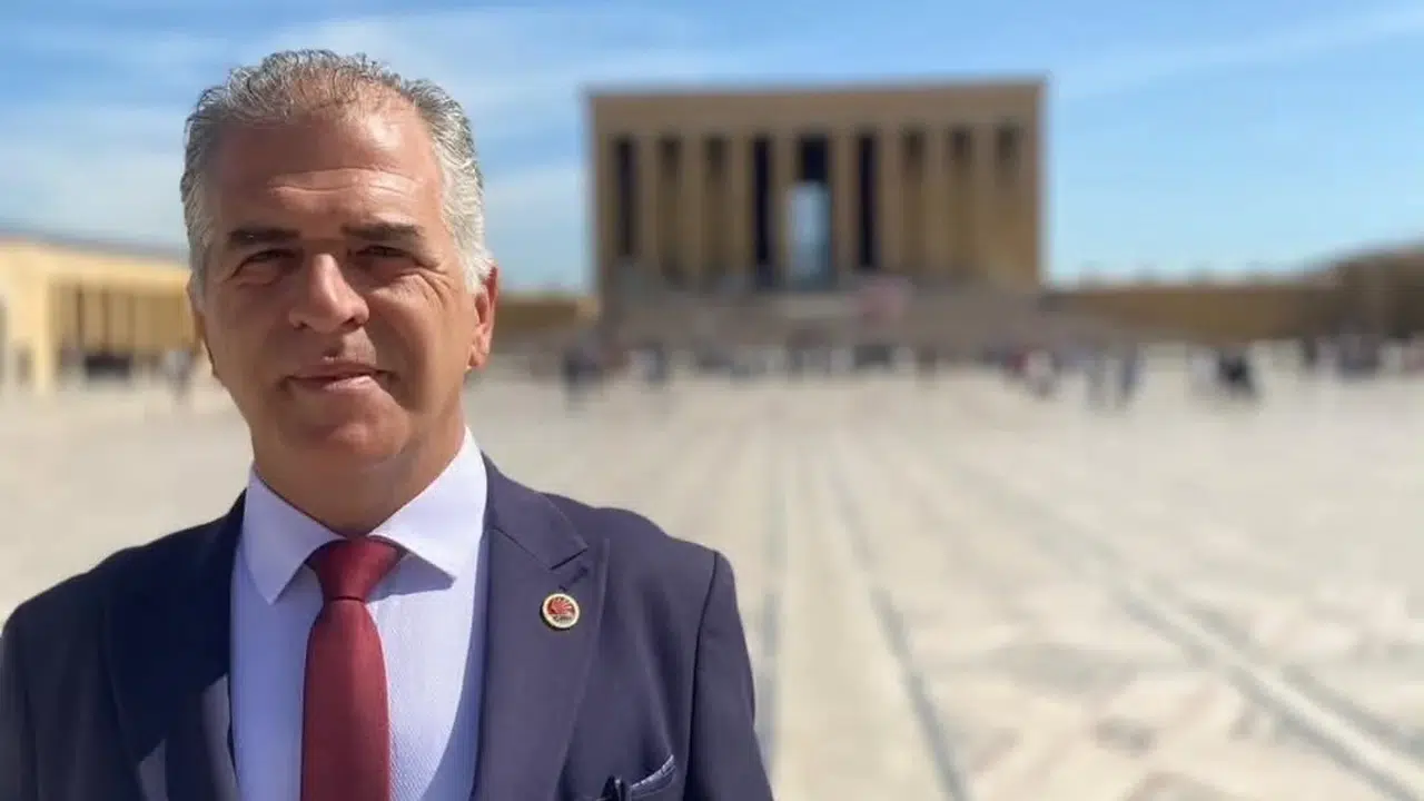 Datça'da sürpriz ayrılık: CHP İlçe Başkanı Sezai Öz görevini bıraktı