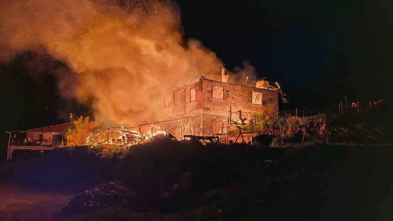 Manisa'da korku dolu anlar: Alevlerin sardığı evden canlarını böyle kurtardılar
