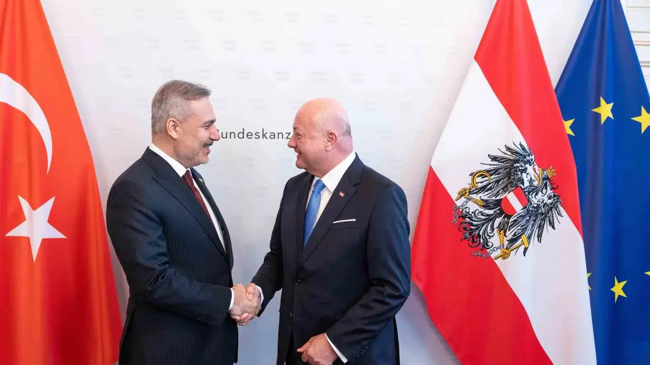 Viyana'da kritik diplomasi trafiği: Bakan Fidan Avusturya Başbakanı Stocker ile görüştü