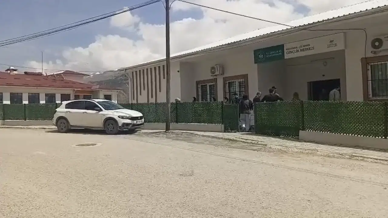 Adıyamanlılar öğle saatlerinde sarsıntıyla irkildi: Çelikhan'da korkutan deprem