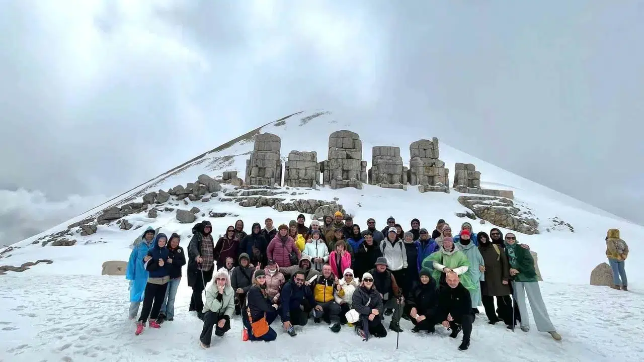 Dev heykellerin gölgesinde dünya buluşması: Nemrut Dağı kapılarını sanatçılara açtı