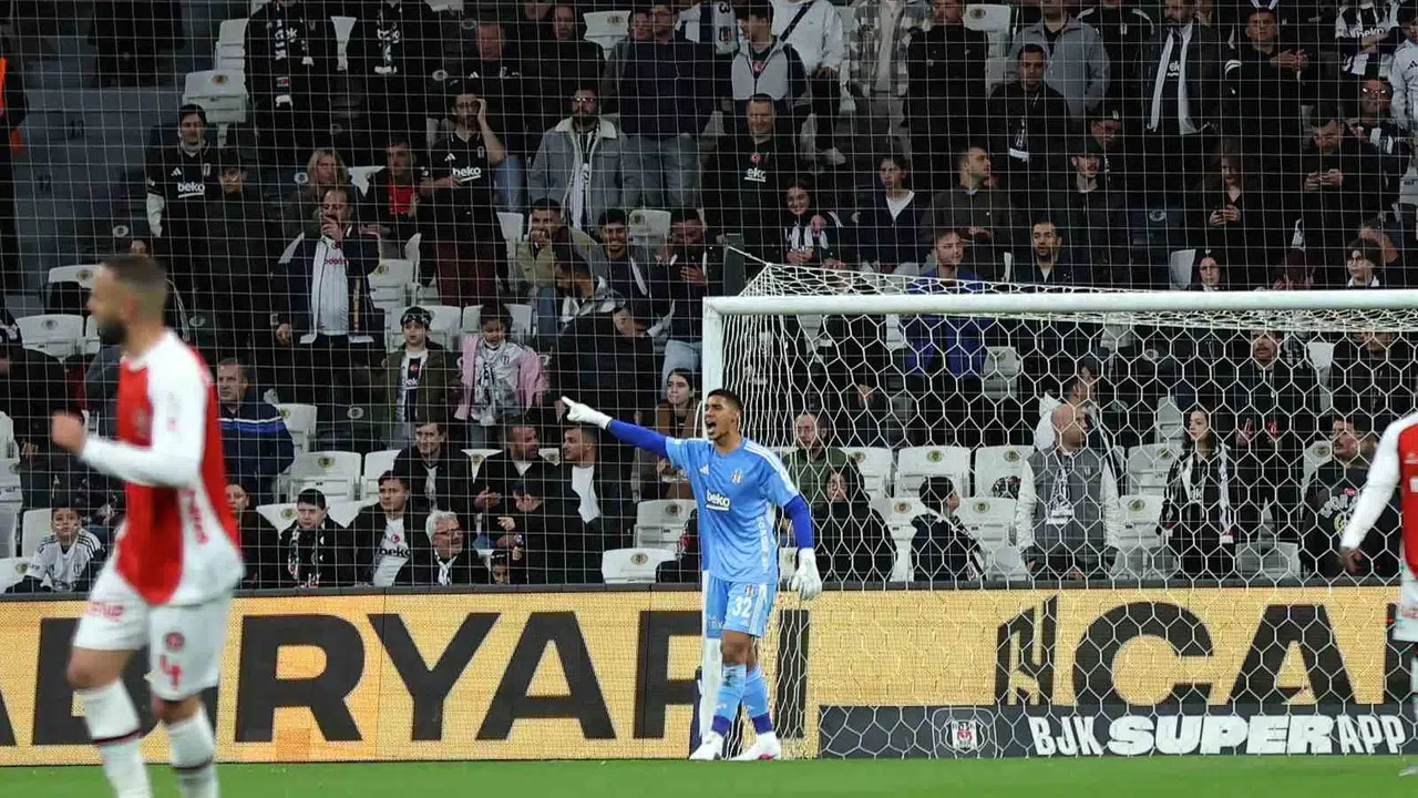 Beşiktaş'ta eldivenler emin ellerde: Devis Vasquez siftah yaptı