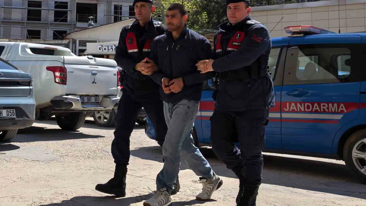 17 yıl hapisle aranıyordu: Jandarma nefes kesen takiple yakaladı