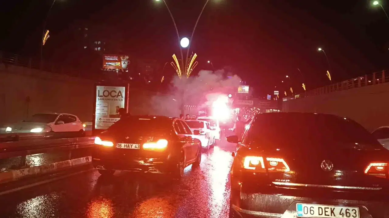 Şanlıurfa sokaklarında derbi ateşi: Rakip taraftarlar centilmenlikte buluştu