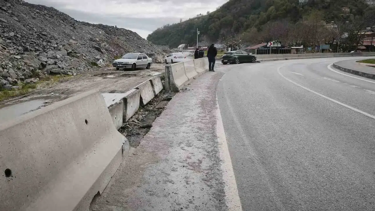 Zonguldak’ta dehşet anları: Sahil yolunda kontrolden çıkan otomobil takla attı
