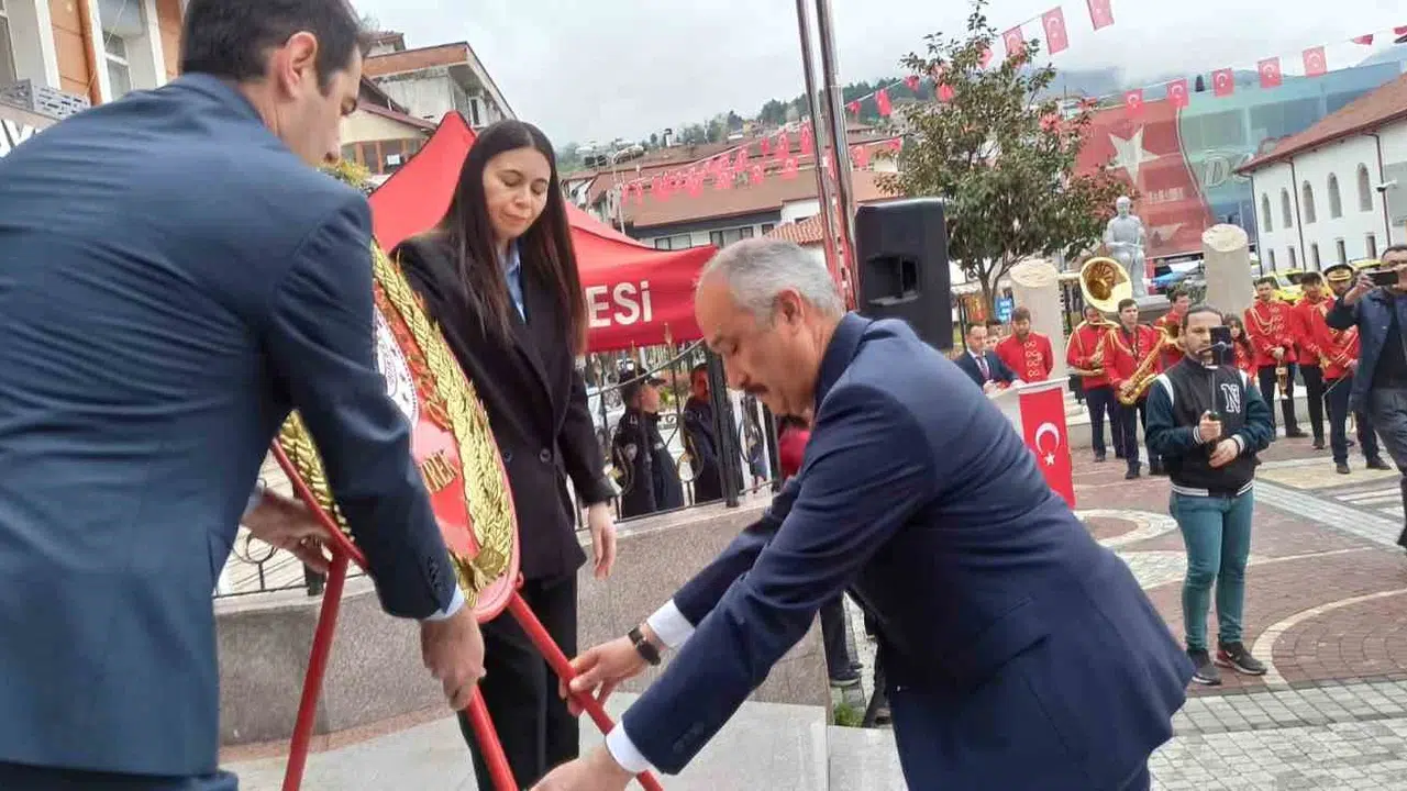 Devrek’te buruk 23 Nisan: Çocukların bayramı sade bir törenle idrak edildi