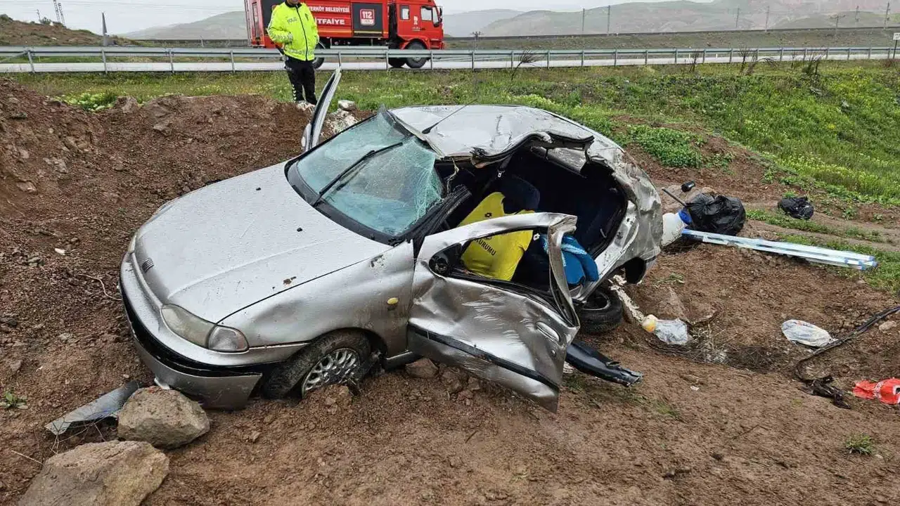 Yozgat’ta acı kaza: Direksiyon hakimiyetini kaybetti, yolcu koltuğundaki kadın hayatını kaybetti