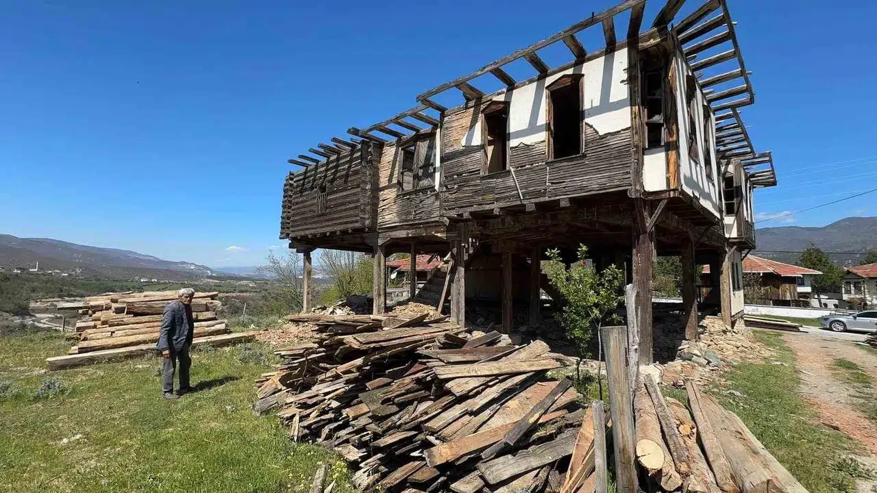 250 yıllık tarih göz göre göre yok oluyor: Hüseyin Bey Konağı'nda hüzünlü son