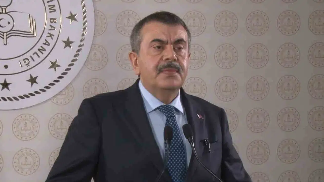 Okullarda güvenlik alarmı: Bakan Tekin'den yapay zeka destekli devrim niteliğinde önlem paketi