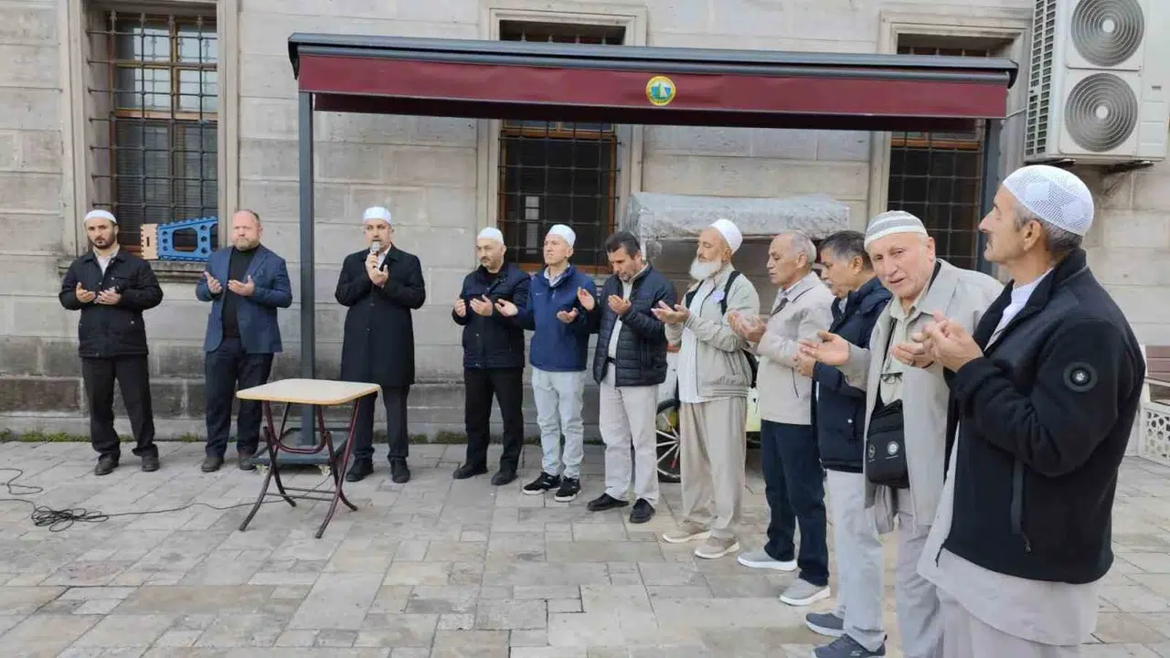 Alaplı’da kutsal yolculuk heyecanı: 31 hacı adayı gözyaşları ve dualarla uğurlandı