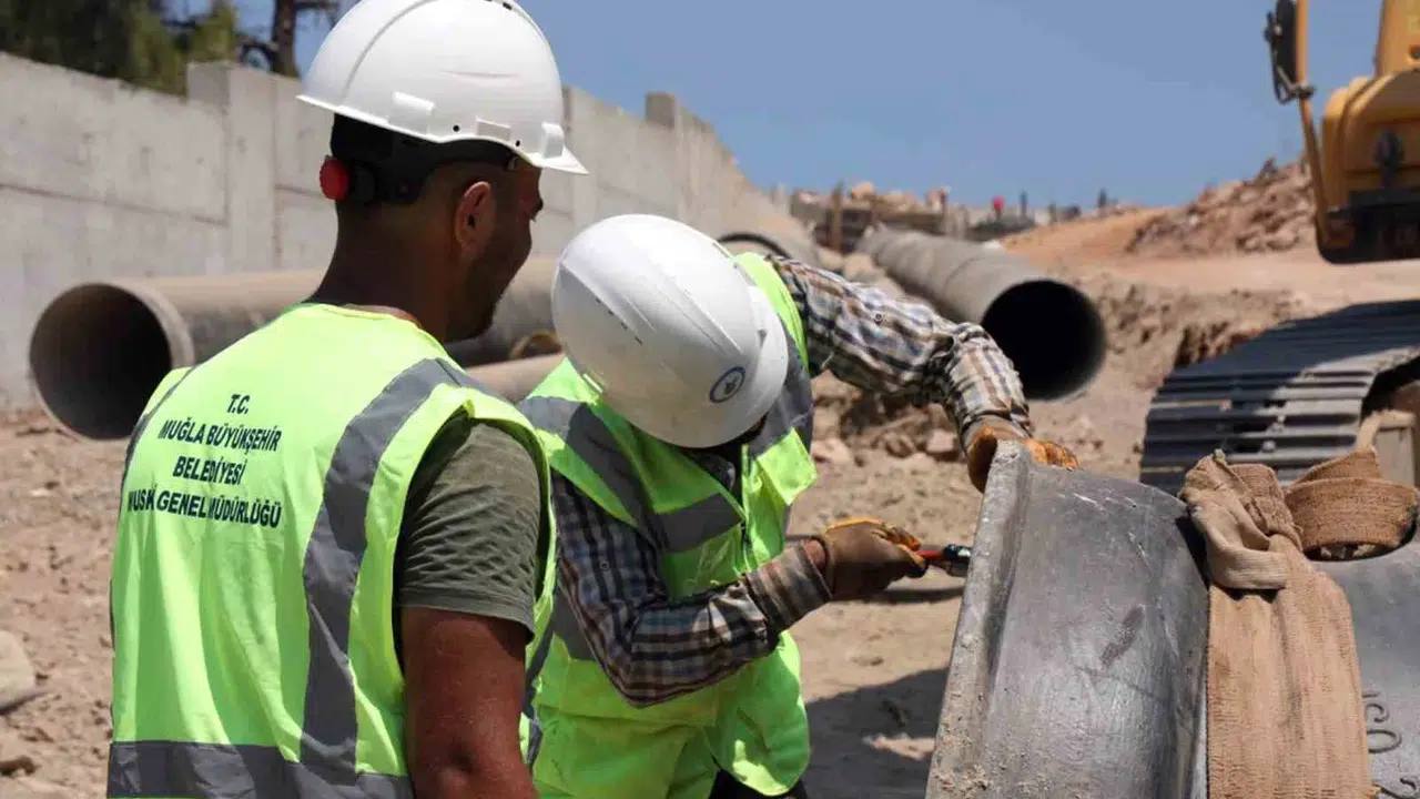 Bodrum’un kronikleşen su çilesine neşter: Gümbet’teki dev çalışma için gece mesaisi başlıyor
