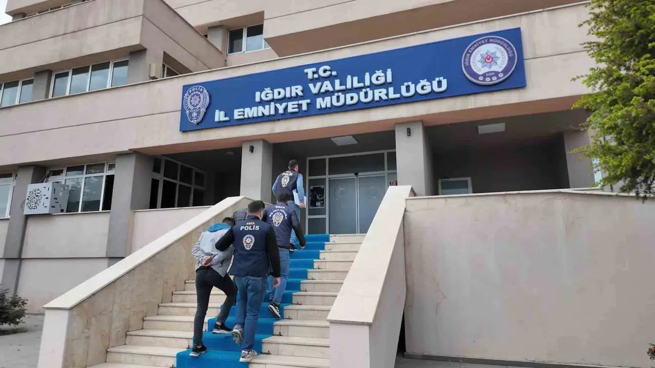 Sosyal medya hesaplarını çaldılar, kişisel verileri ifşa ettiler: Iğdır’da siber operasyonda karar çıktı