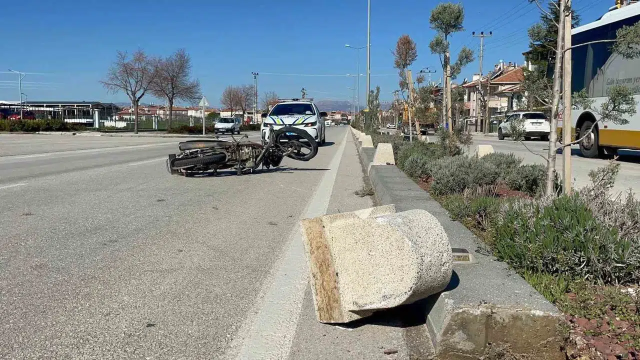 Karaman'da korkutan kaza: Çarpışmanın şiddetiyle karşı şeride savruldu
