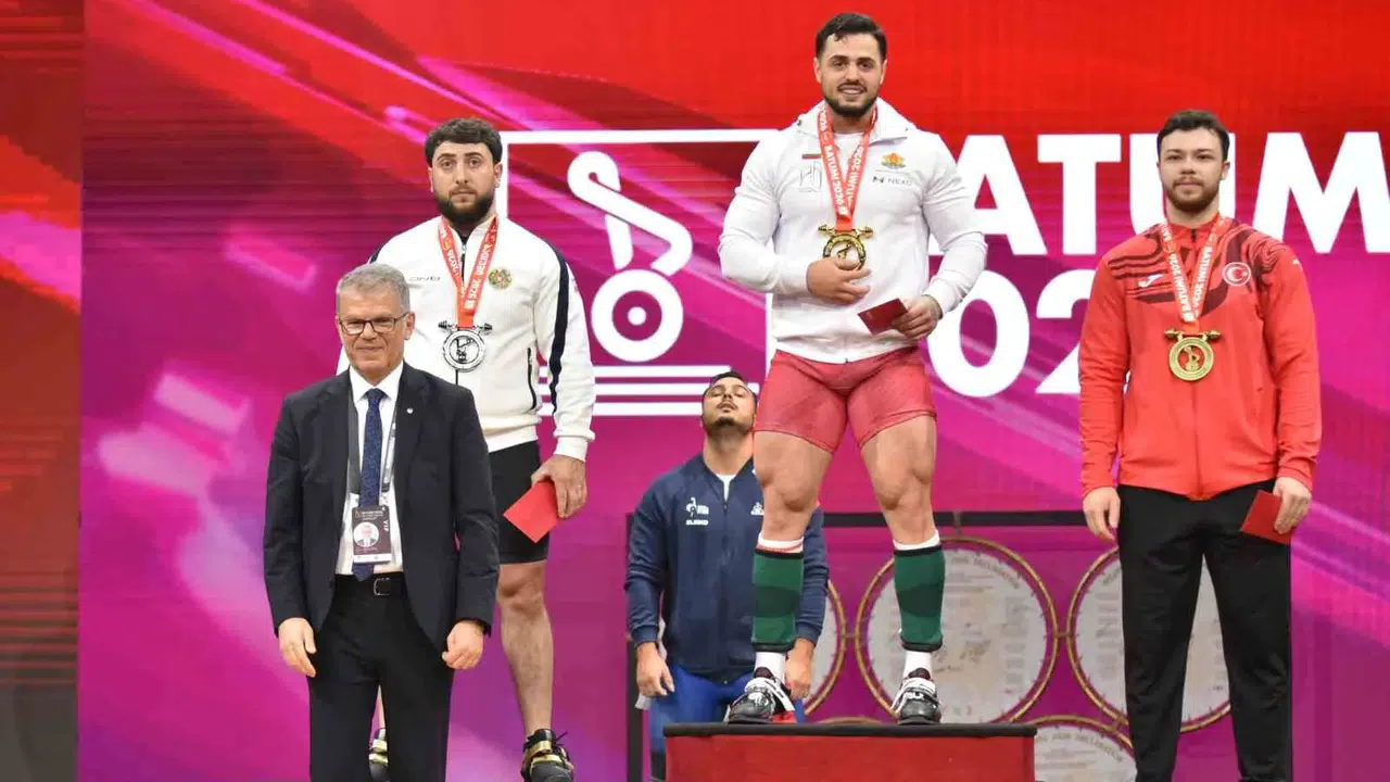 Batum'da İstiklal Marşı gururu: Hakan Şükrü Kurnaz Avrupa üçüncüsü oldu