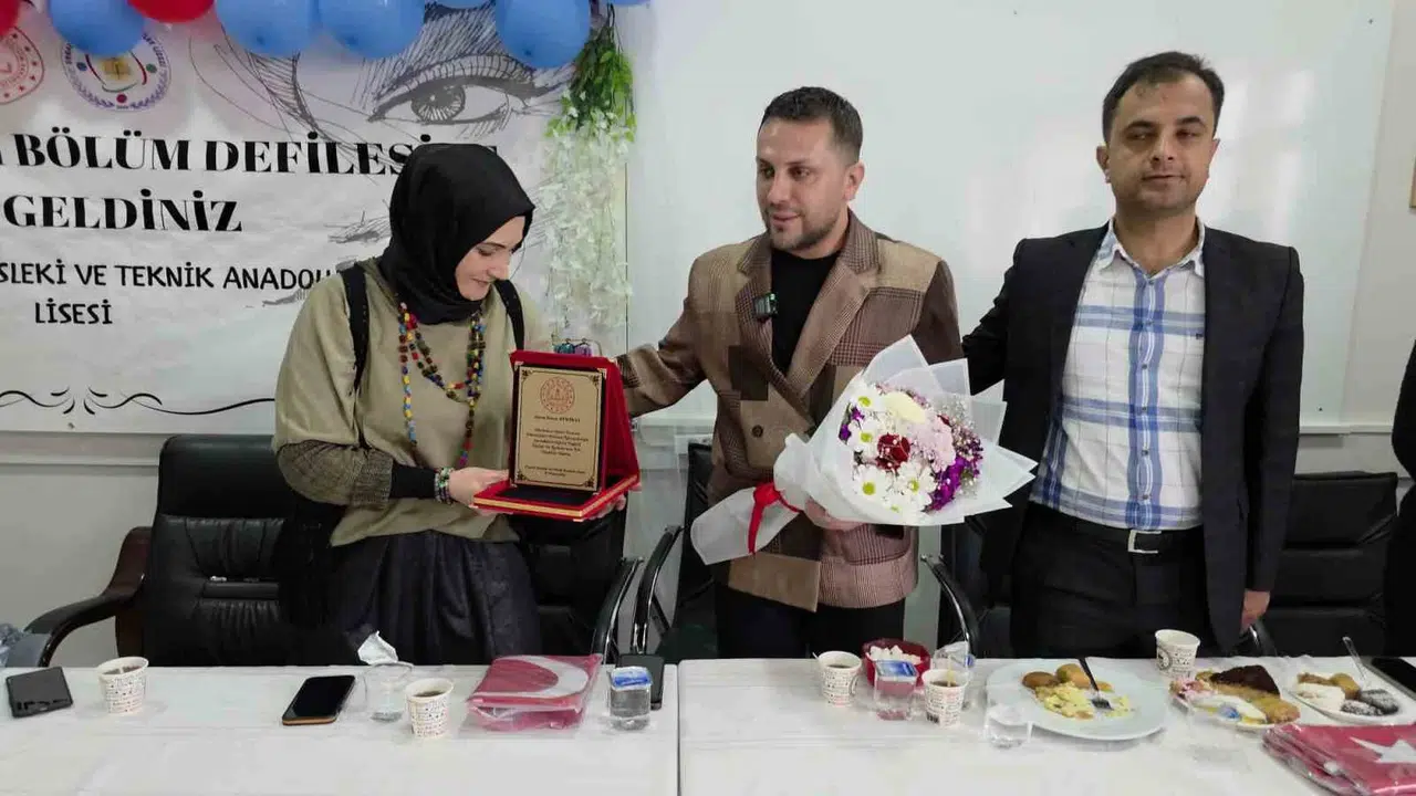 Podyumların usta ismi Ergani’de: Genç tasarımcıların hayallerine ışık tuttu