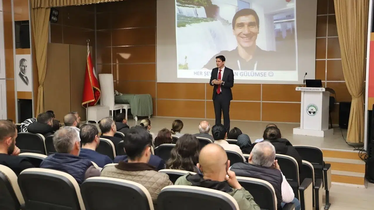 Ardahan Belediyesi’nde hizmet kalitesi zirveye taşınıyor: Personel için kritik eğitim dönemi başladı