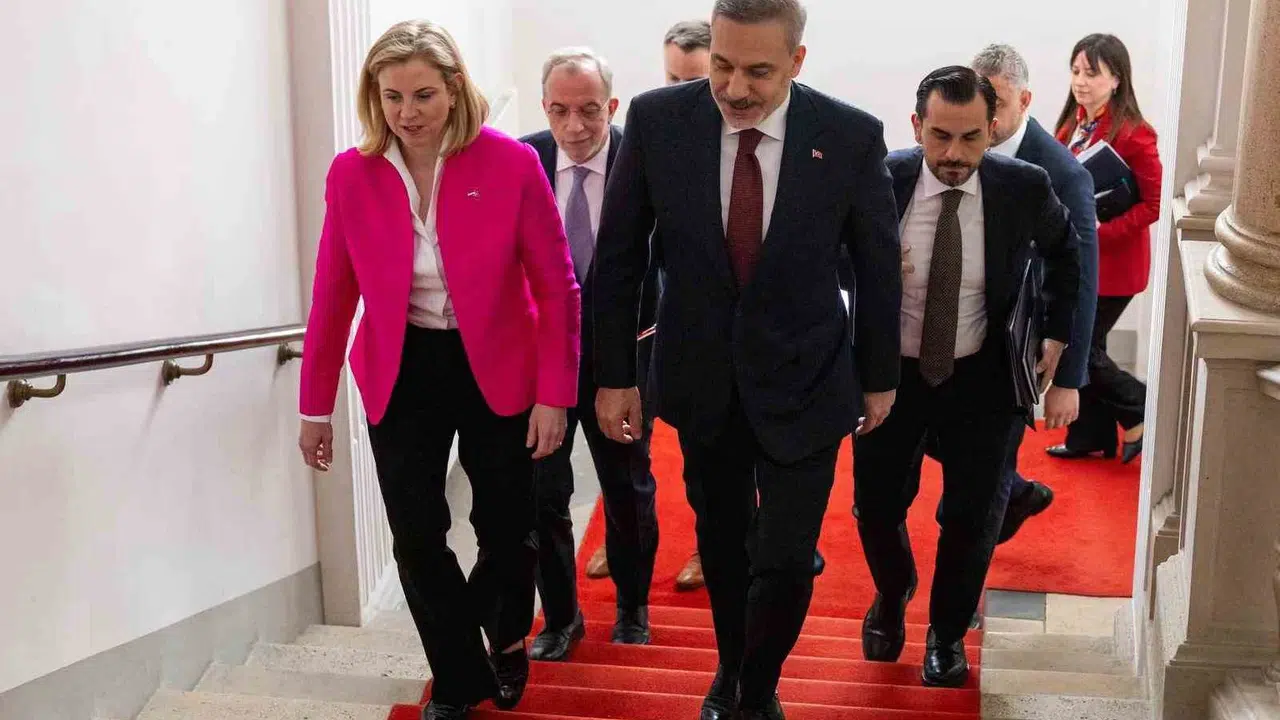 Viyana’da yoğun diplomasi trafiği: Bakan Fidan’ın kritik temasları başladı