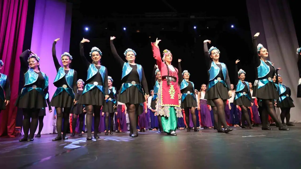 Anadolu’nun ritmi Muğla’da yankılandı: Sahnedeki büyüleyici uyum izleyenleri mest etti