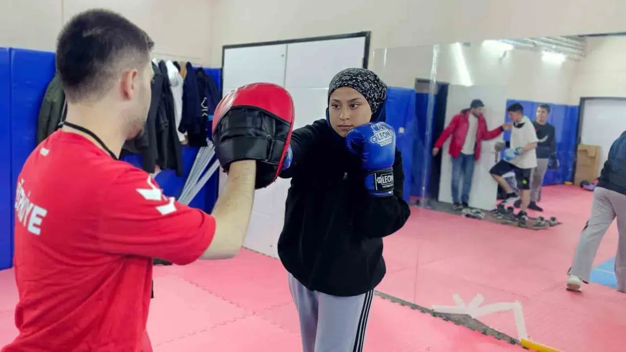 Muş’ta ringlerin tek kızı: Önyargıları yıktı, babasının desteğiyle şampiyonluğa yürüyor