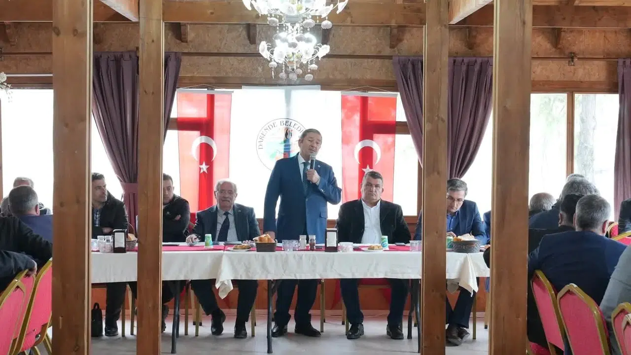 Darende’de hizmet mesaisi: Başkan Bozkurt muhtarlarla yol haritasını belirledi