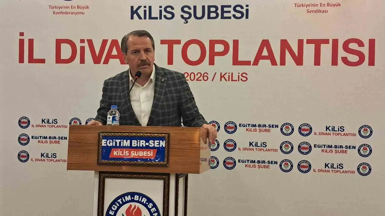 Akıllı telefonlar sınıflardan çıkıyor mu? Ali Yalçın'dan ezber bozan öneri: Tuşlu telefona dönüş sinyali