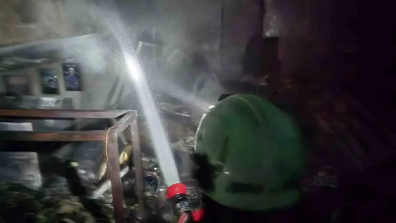 Silvan’da geceyi aydınlatan alevler: Sanayi sitesindeki iş yerinde büyük panik