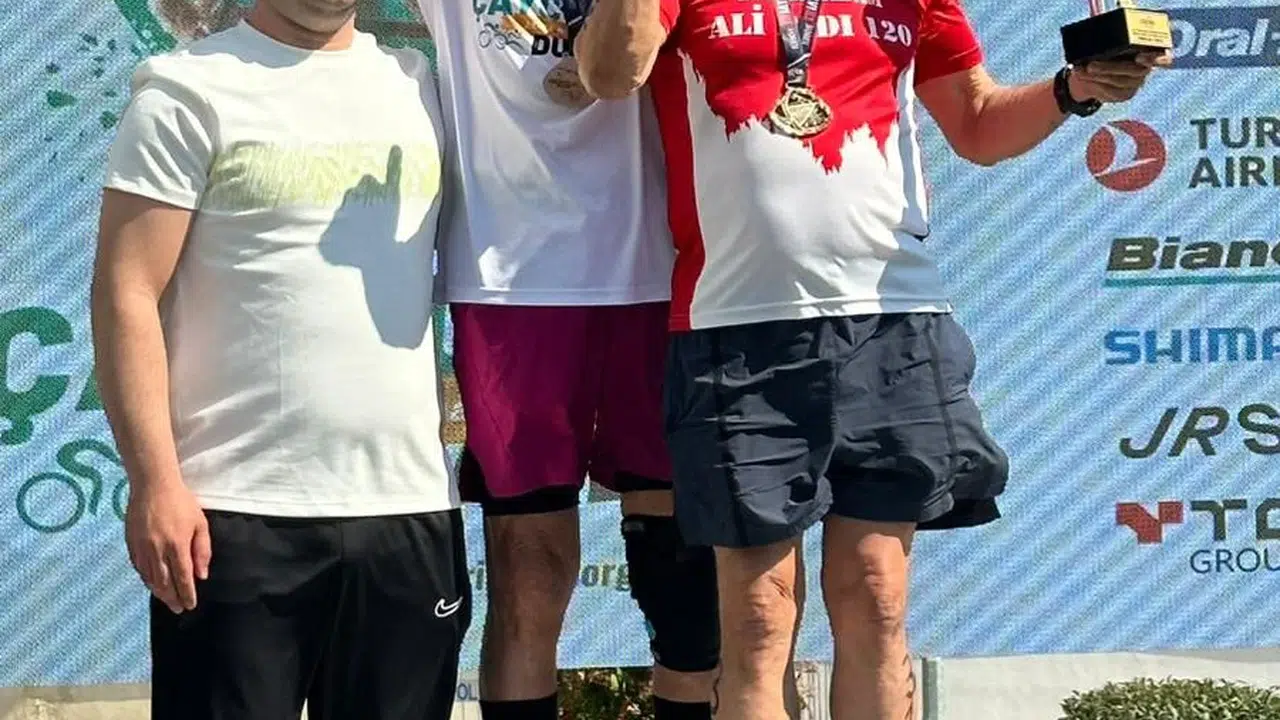 Yaşı sadece bir sayıdan ibaret gören Demir Adam: 75 yaşında Türkiye Kupası'nı evine götürdü