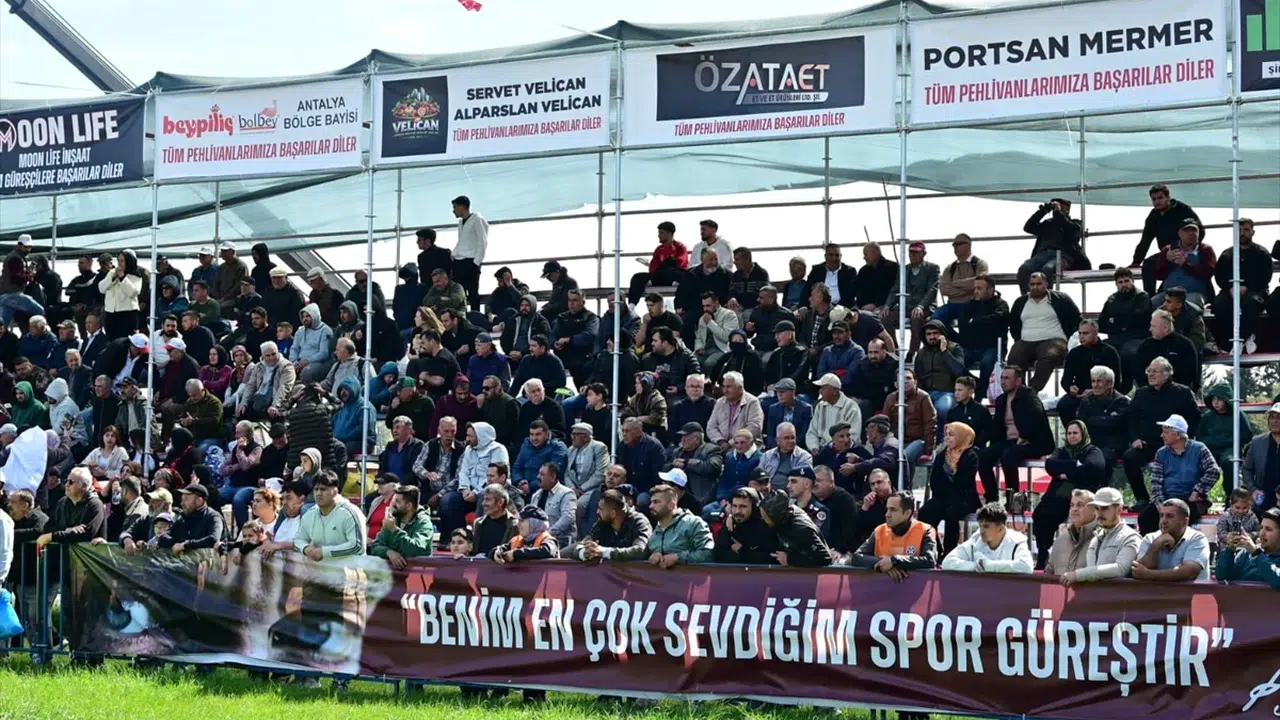 Er meydanında talihsiz sakatlık: Kepez'in yeni başpehlivanı Enes Doğan oldu