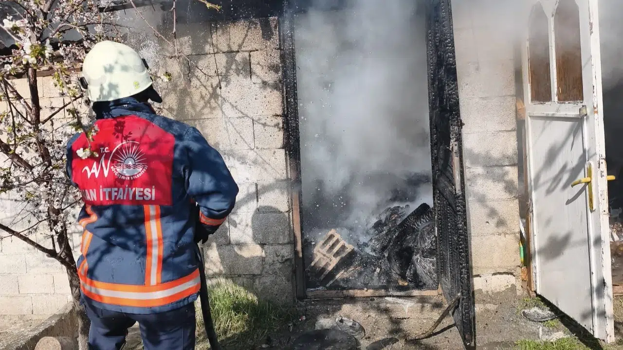 Tuşba’da korkutan yangın: Alevler dakikalar içinde kontrol altına alındı