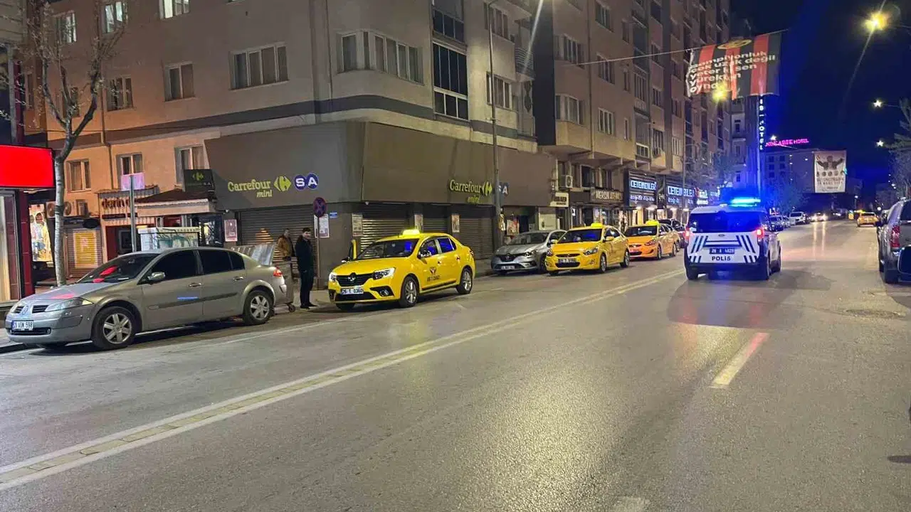 Eskişehir'de dehşet anları: 'Yan baktın' kavgası kanlı bitti