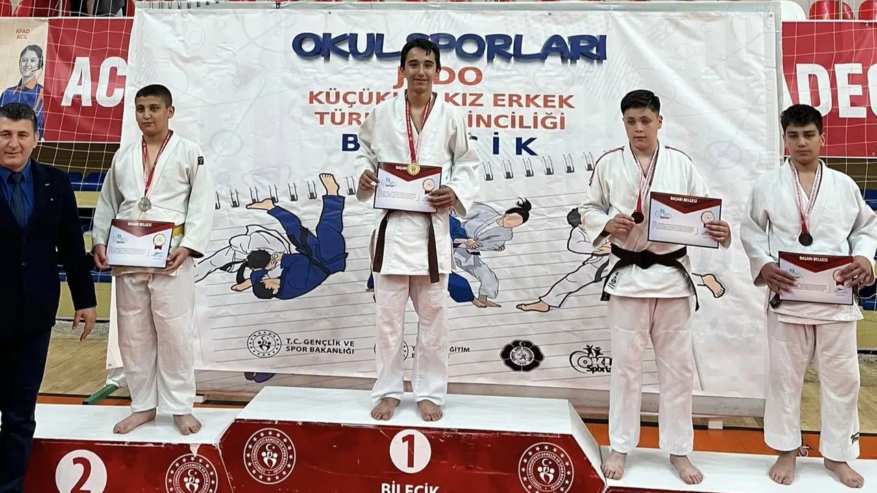 Manisa’nın gururu minderde parladı: Alp Canıtez Türkiye’nin zirvesine yerleşti