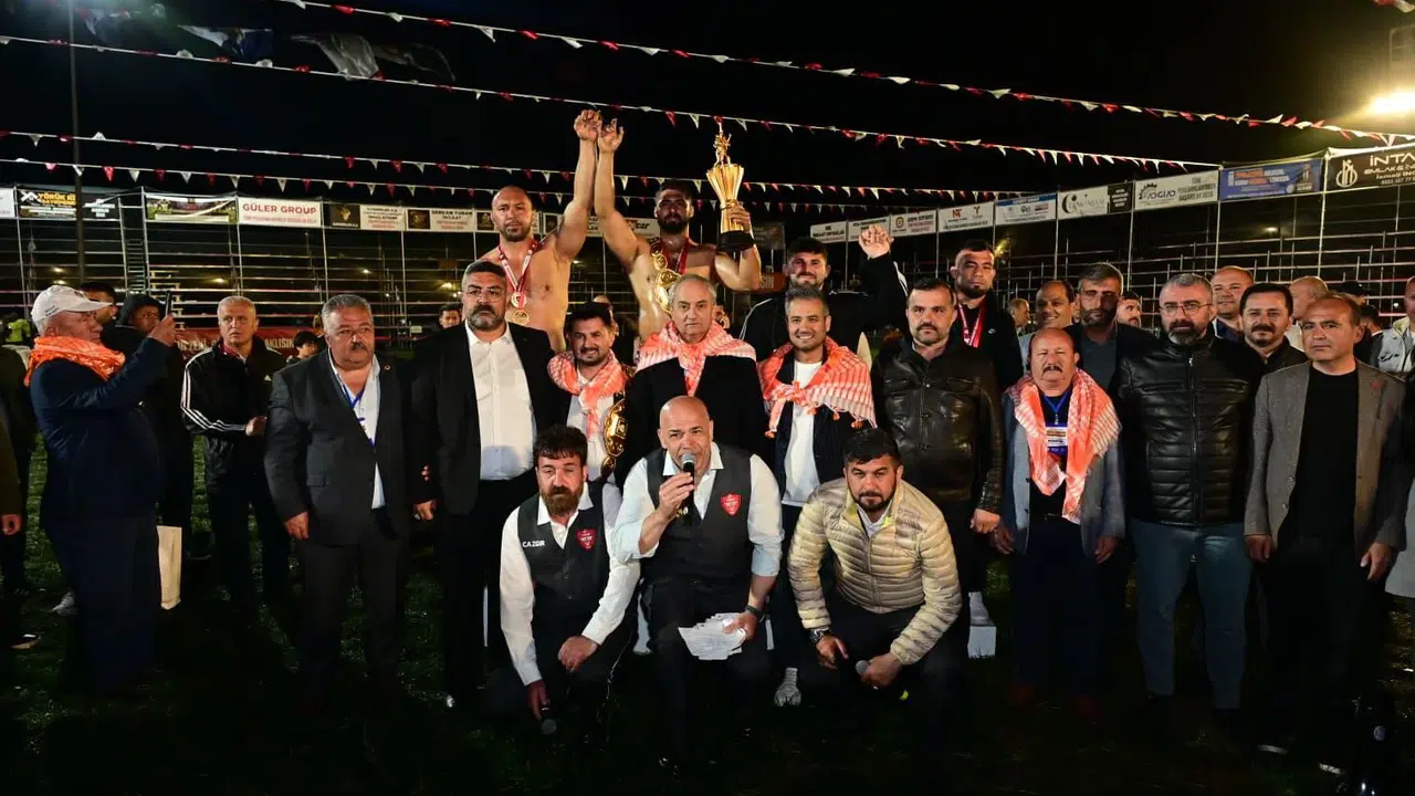 Kepez'de hasret bitti: 12 yıl sonra kurulan er meydanında 984 pehlivan devleşti