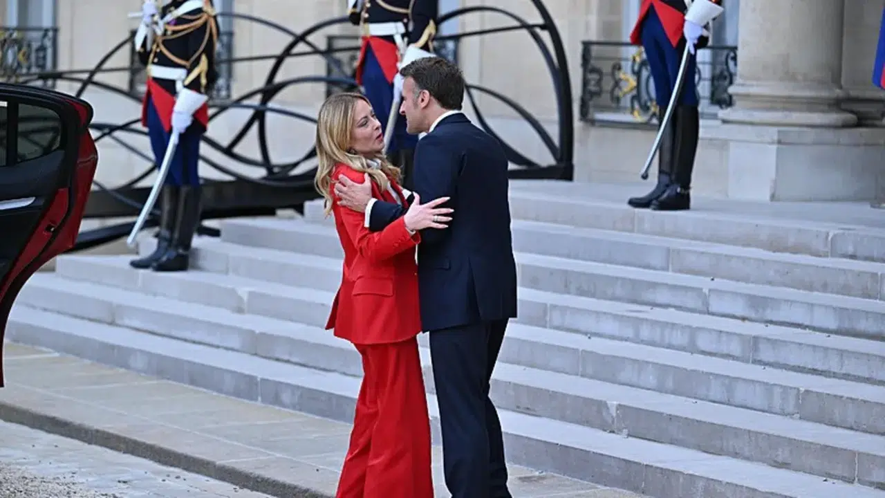 Paris'teki Hürmüz zirvesinde diplomasi trafiği: Macron'un samimi karşılaması Meloni'yi şaşırttı