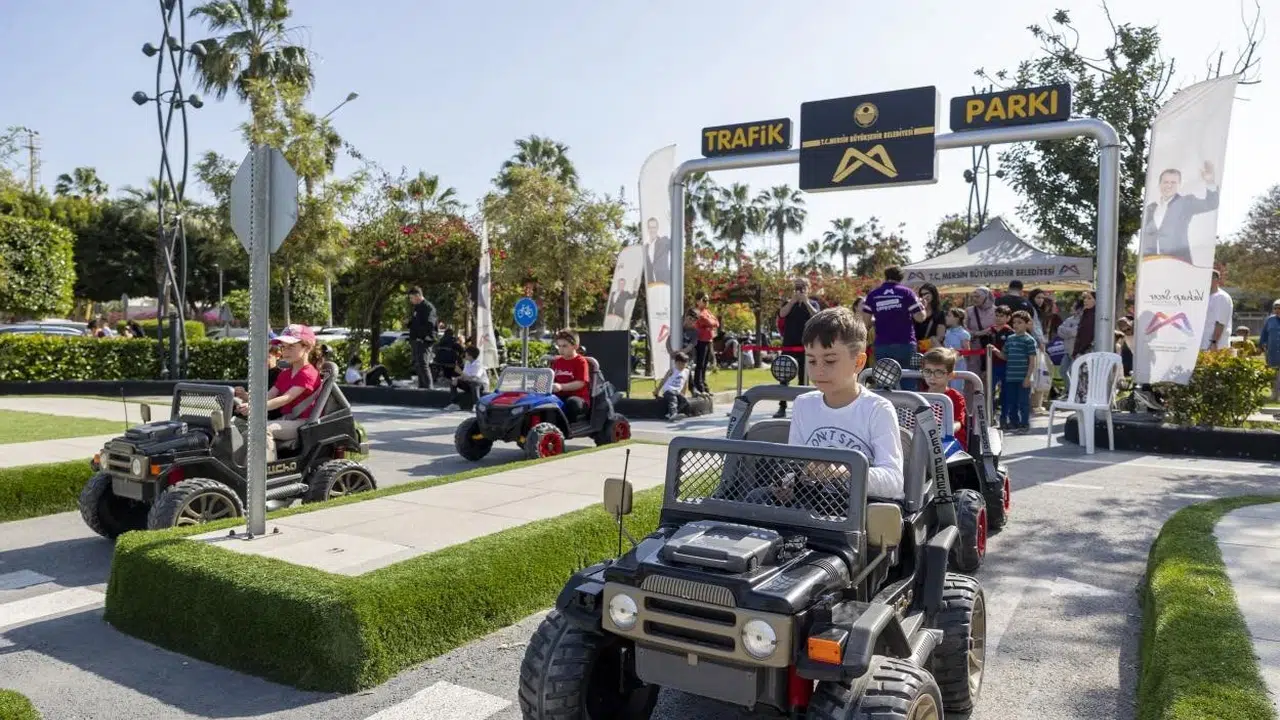 Mersin’de bayramın adresi bilim ve doğa oldu: Çocuklar unutulmaz bir 23 Nisan yaşadı