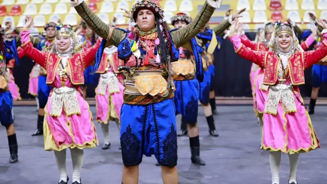 Buldan’da folklor rüzgarı esecek: 600 sporcu sahneye çıkıyor