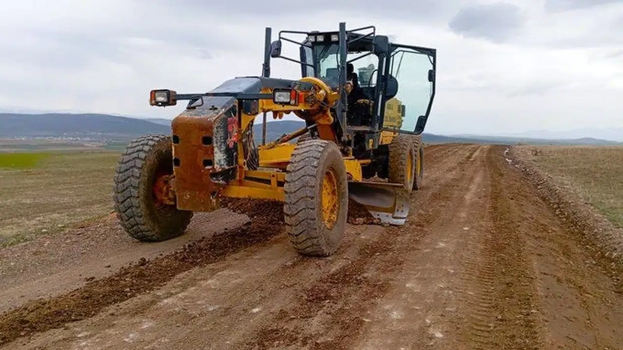 Patnos’ta ulaşım çilesine son: Köy yolları modern standartlara kavuşuyor