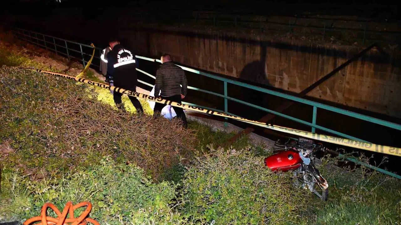 Hatay’da acı son: Gece karanlığında şarampole uçan motosikletin sürücüsü olay yerinde can verdi