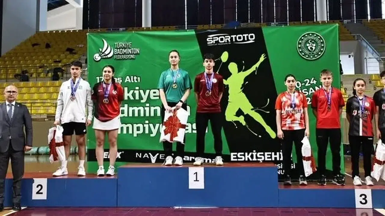 Geleceğin yıldızları Eskişehir'de parladı: U17 Badminton Şampiyonası'nda nefes kesen final