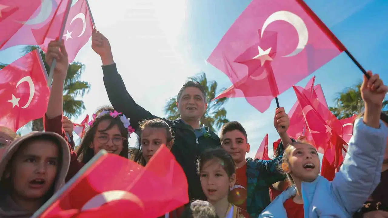 Aliağa’da 23 Nisan coşkusu: Çocuklar bayramı üç gün boyunca doyasıya yaşadı