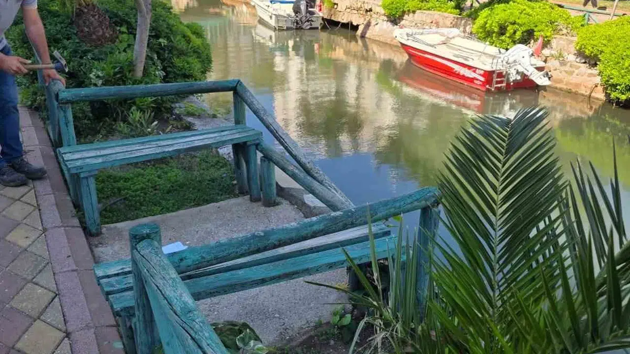 Marmaris’te emekler boşa gitti: Yenilenen korkulukları gece yarısı parçaladılar